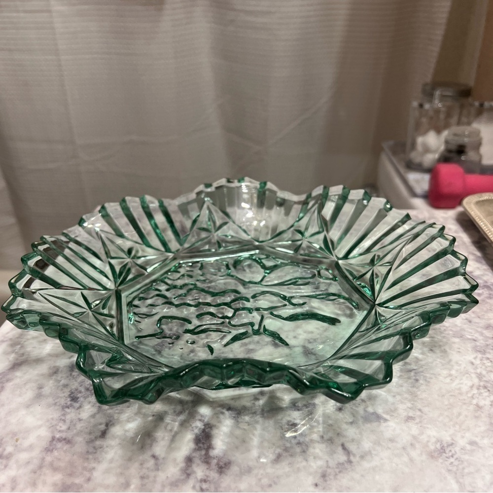 Vintage Federal Glass Green Columbia Ruffled Edge Dish fruit bowl